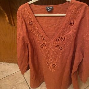 Women’s plus size cut out embroidered top size 3x